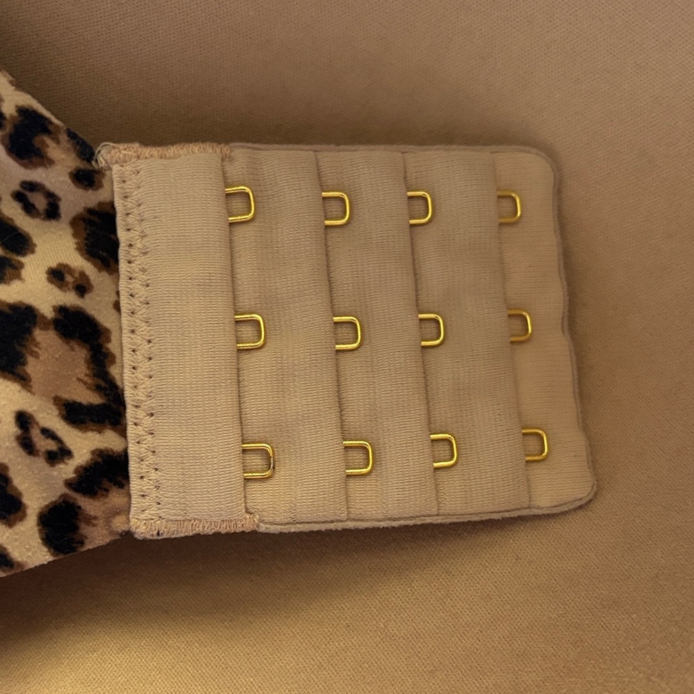 Victoria's Secret Leopard Print Bra Size 38DDD - Picture 6 of 6